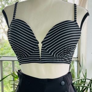 Like new. Xhilaration Bikini Top